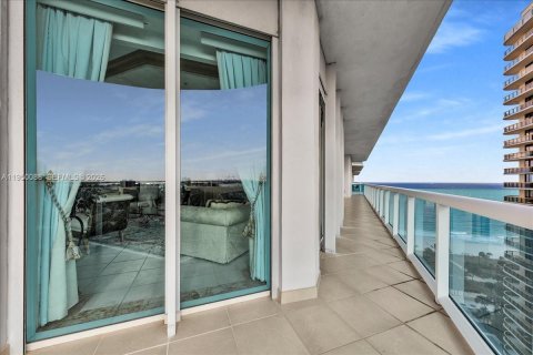Condo in Bal Harbour, Florida, 2 bedrooms  № 2006866 - photo 28