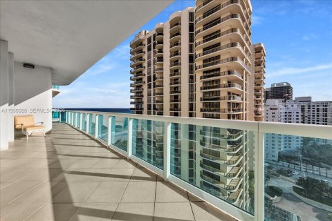Condo in Bal Harbour, Florida, 2 bedrooms  № 2006866 - photo 15