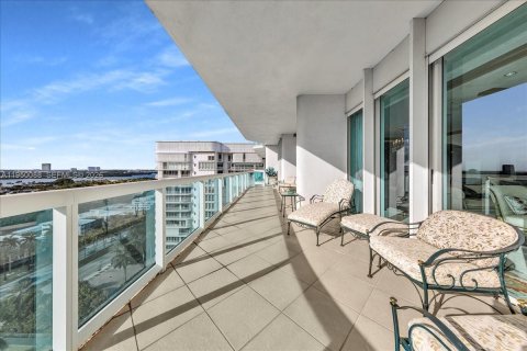 Condo in Bal Harbour, Florida, 2 bedrooms  № 2006866 - photo 26