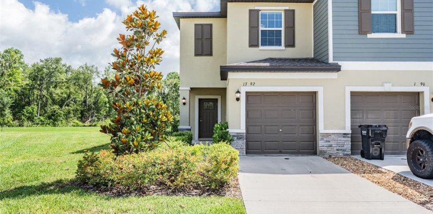 Townhouse in Land O' Lakes, Florida 2 bedrooms, 143.16 sq.m. № 1775043