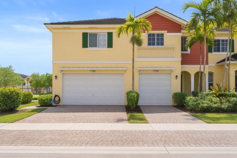 House in Davie, Florida 3 bedrooms, 158.31 sq.m. № 1766910 - photo 1