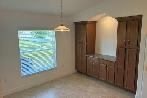 House in Palm Coast, Florida 4 bedrooms, 205.22 sq.m. № 2238136 - photo 6