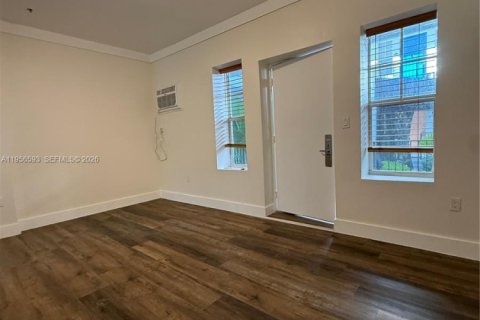 Apartamento en alquiler en Miami Beach, Florida, 1 dormitorio, 1715.63 m2 № 2011782 - foto 12