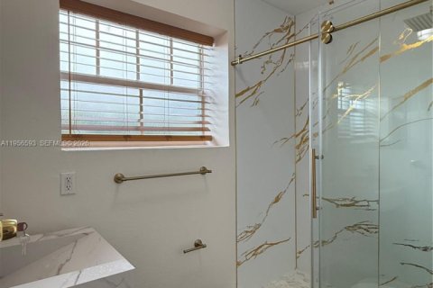 Apartamento en alquiler en Miami Beach, Florida, 1 dormitorio, 1715.63 m2 № 2011782 - foto 15