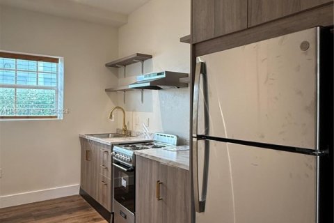 Apartamento en alquiler en Miami Beach, Florida, 1 dormitorio, 1715.63 m2 № 2011782 - foto 10