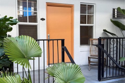 Apartamento en alquiler en Miami Beach, Florida, 1 dormitorio, 1715.63 m2 № 2011782 - foto 8