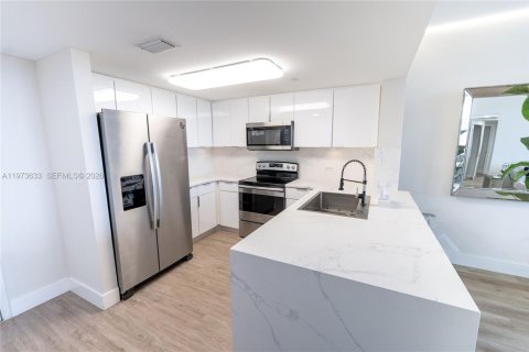 Copropriété à vendre à Aventura, Floride: 1 chambre, 79.9 m2 № 2033316 - photo 2