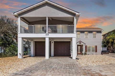 House in Ormond Beach, Florida 3 bedrooms, 231.7 sq.m. № 1526374 - photo 1