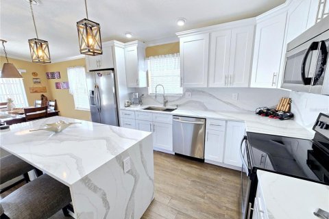 House in Ormond Beach, Florida 3 bedrooms, 231.7 sq.m. № 1526374 - photo 3
