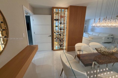 Кондоминиум с 2 спальнями в Майами-Бич, Флорида № 2003530