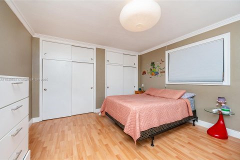 Casa en venta en Miami, Florida, 4 dormitorios, 158.31 m2 № 1829011 - foto 19