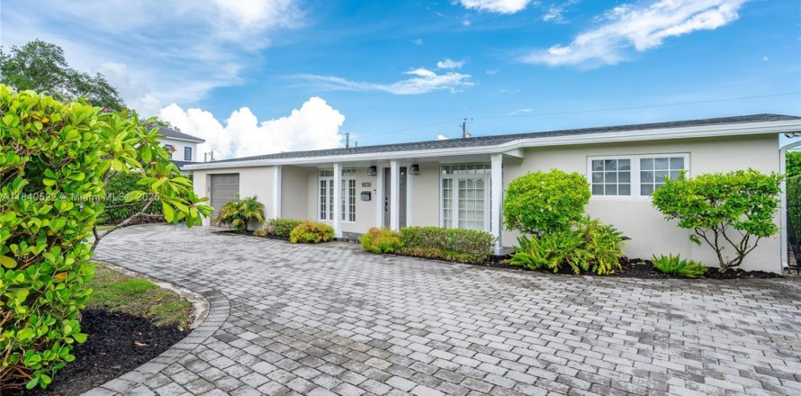 Casa en Miami, Florida 4 dormitorios, 158.31 m2 № 1829011