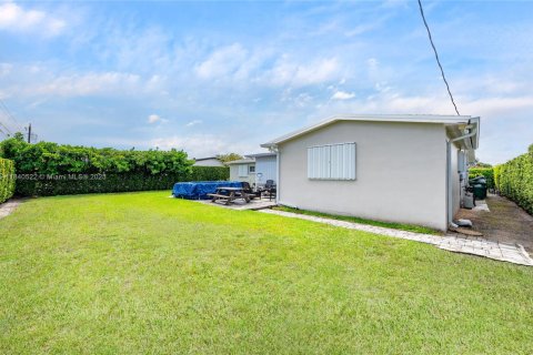 Casa en venta en Miami, Florida, 4 dormitorios, 158.31 m2 № 1829011 - foto 3