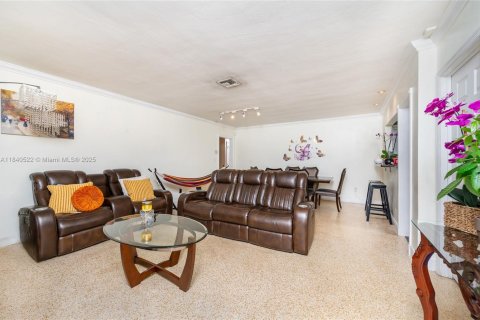 Casa en venta en Miami, Florida, 4 dormitorios, 158.31 m2 № 1829011 - foto 10
