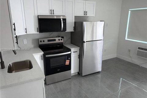 Appartement à louer à Miami Beach, Floride: 1 chambre, 812.52 m2 № 1976875 - photo 4