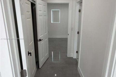 Appartement à louer à Miami Beach, Floride: 1 chambre, 812.52 m2 № 1976875 - photo 10