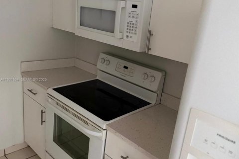 Copropriété à louer à Miami, Floride: 2 chambres, 79.15 m2 № 1976666 - photo 7