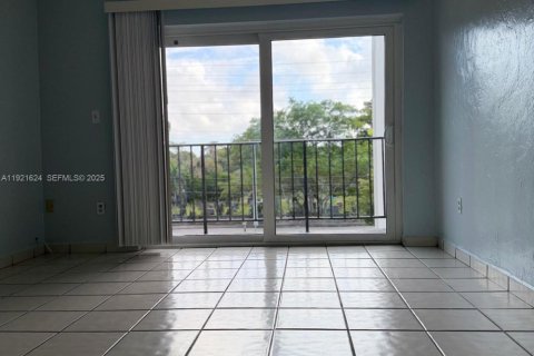 Copropriété à louer à Miami, Floride: 2 chambres, 79.15 m2 № 1976666 - photo 3