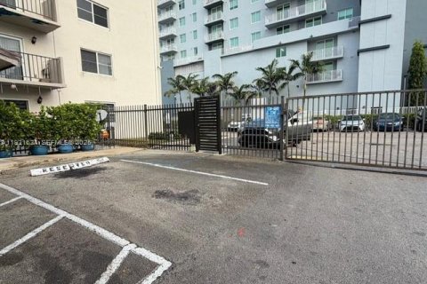 Copropriété à louer à Miami, Floride: 2 chambres, 79.15 m2 № 1976666 - photo 28