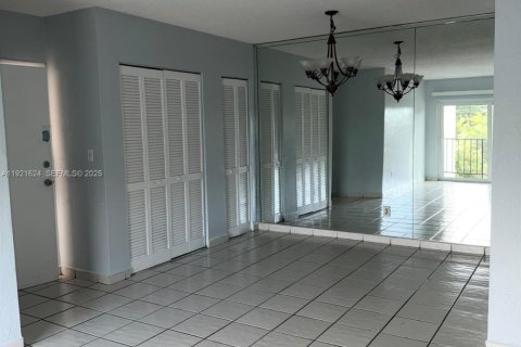 Copropriété à louer à Miami, Floride: 2 chambres, 79.15 m2 № 1976666 - photo 5