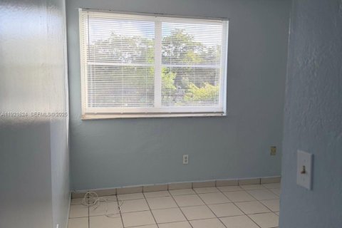 Copropriété à louer à Miami, Floride: 2 chambres, 79.15 m2 № 1976666 - photo 15