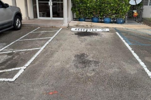 Copropriété à louer à Miami, Floride: 2 chambres, 79.15 m2 № 1976666 - photo 25