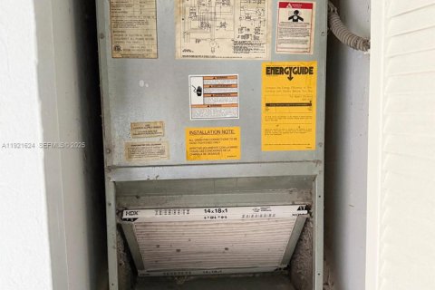 Copropriété à louer à Miami, Floride: 2 chambres, 79.15 m2 № 1976666 - photo 17