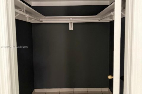 Copropriété à louer à Miami, Floride: 2 chambres, 79.15 m2 № 1976666 - photo 14