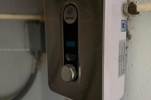 Copropriété à louer à Miami, Floride: 2 chambres, 79.15 m2 № 1976666 - photo 16