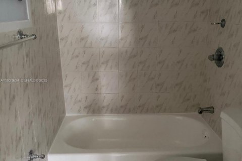 Copropriété à louer à Miami, Floride: 2 chambres, 79.15 m2 № 1976666 - photo 18