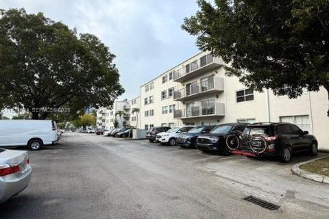 Copropriété à louer à Miami, Floride: 2 chambres, 79.15 m2 № 1976666 - photo 26