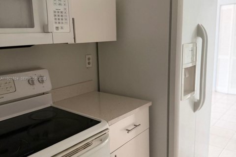 Copropriété à louer à Miami, Floride: 2 chambres, 79.15 m2 № 1976666 - photo 8