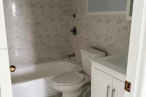 Copropriété à louer à Miami, Floride: 2 chambres, 79.15 m2 № 1976666 - photo 19