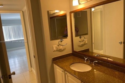 Снять в аренду кондоминиум в Плантация, Флорида 2 спальни, 98.48м2, № 1983548 - фото 22