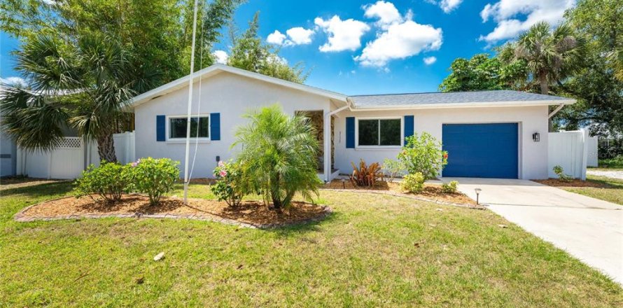 House in Port Charlotte, Florida 2 bedrooms, 101.54 sq.m. № 2223579