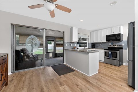 House in Port Charlotte, Florida 2 bedrooms, 101.54 sq.m. № 2223579 - photo 9