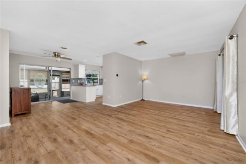 House in Port Charlotte, Florida 2 bedrooms, 101.54 sq.m. № 2223579 - photo 5