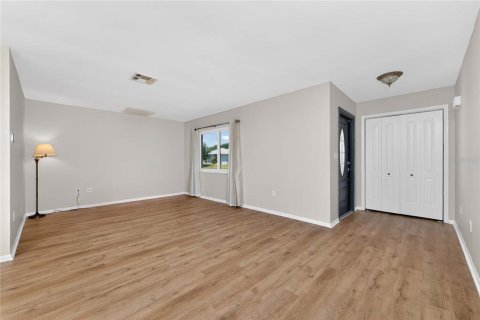House in Port Charlotte, Florida 2 bedrooms, 101.54 sq.m. № 2223579 - photo 3