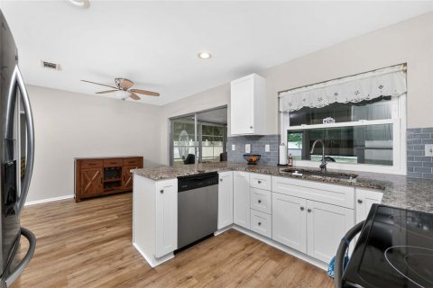 House in Port Charlotte, Florida 2 bedrooms, 101.54 sq.m. № 2223579 - photo 12
