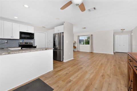House in Port Charlotte, Florida 2 bedrooms, 101.54 sq.m. № 2223579 - photo 13