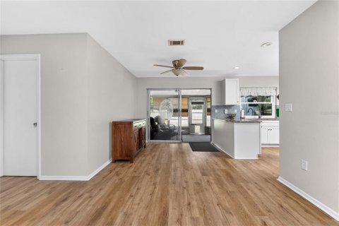 House in Port Charlotte, Florida 2 bedrooms, 101.54 sq.m. № 2223579 - photo 8