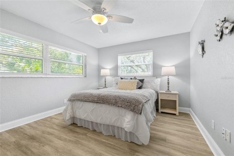 House in Dunedin, Florida 3 bedrooms, 202.43 sq.m. № 1883279 - photo 23
