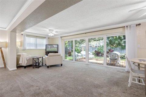 House in Dunedin, Florida 3 bedrooms, 202.43 sq.m. № 1883279 - photo 12