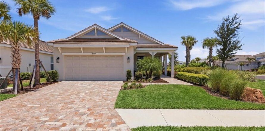 House in Palmetto, Florida 3 bedrooms, 169.92 sq.m. № 2294585
