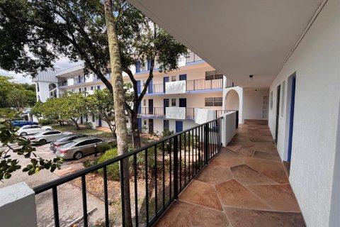 Copropriété à louer à Lauderhill, Floride: 2 chambres, 110.46 m2 № 2188129 - photo 4