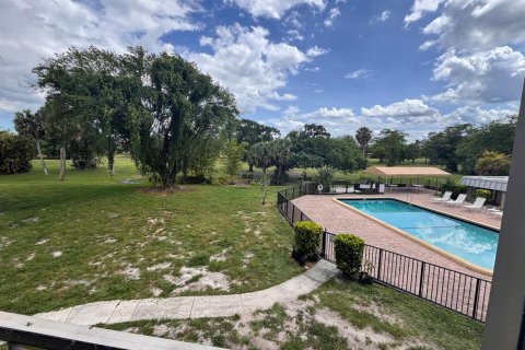 Copropriété à louer à Lauderhill, Floride: 2 chambres, 110.46 m2 № 2188129 - photo 2