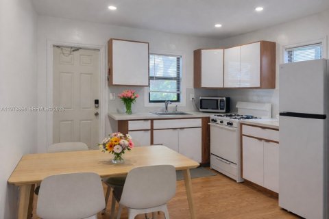 Купить виллу или дом в Холливуд, Флорида 2 спальни, 72.74м2, № 2041363 - фото 7