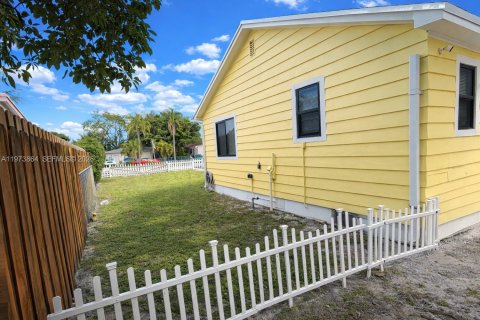 Купить виллу или дом в Холливуд, Флорида 2 спальни, 72.74м2, № 2041363 - фото 18