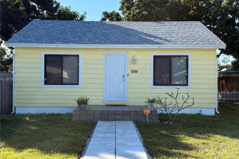 Дом в Холливуд, Флорида 2 спальни, 72.74м2 № 2041363