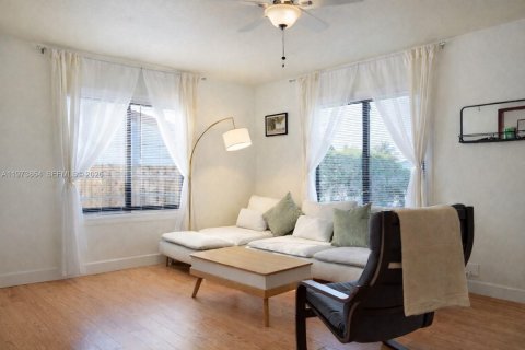 Купить виллу или дом в Холливуд, Флорида 2 спальни, 72.74м2, № 2041363 - фото 2